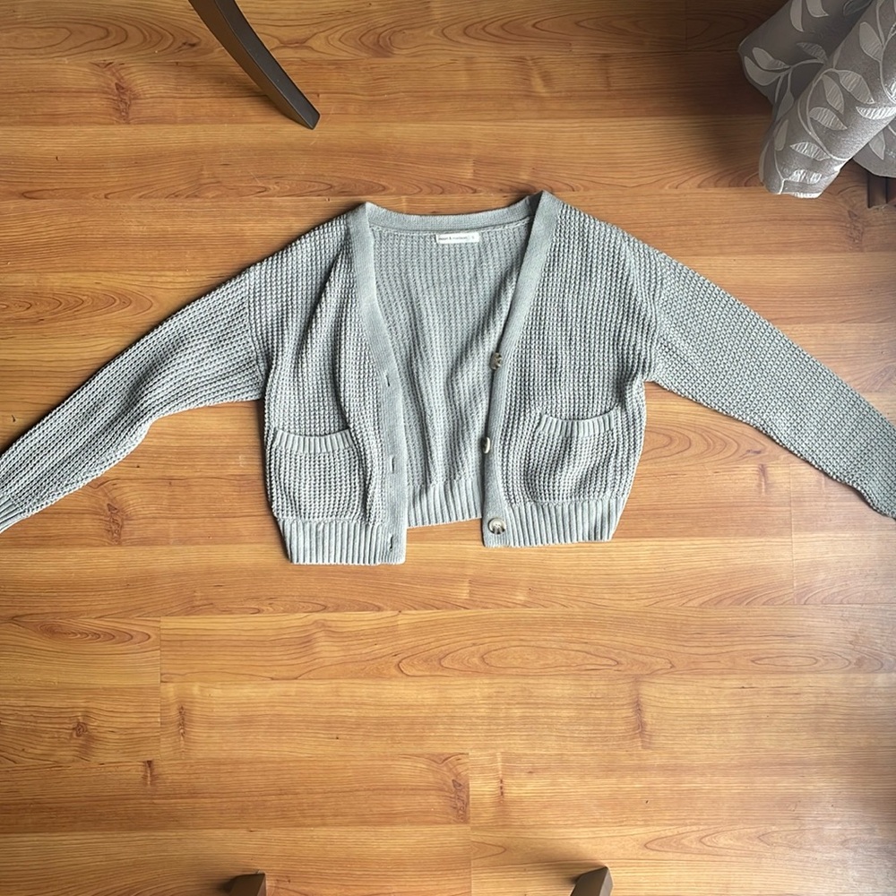 Moon & Madison cardigan
Size:small
Color:green